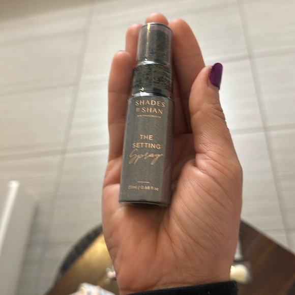 Shades By Shan - The Setting Spray - Picture 2 of 3